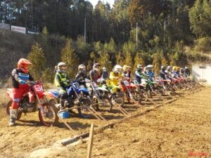 30台が白熱のバトルを展開 サンデーモトクロス第1戦