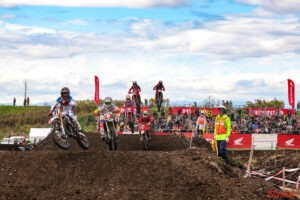 Honda応援席設置